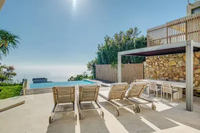 Image de Multi-level Camps Bay Villa w\/Majestic Ocean Views (Mavambo)