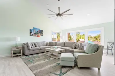 Image de Ashley River Views! | Pineapple & Palms