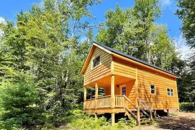 Image de Newly built Cabin in the woods on a 5 acres of land