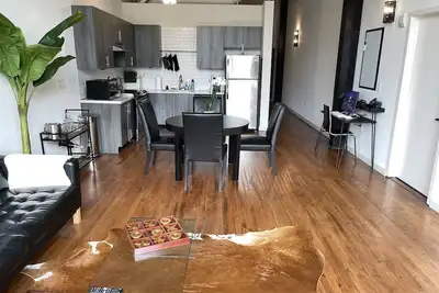 Image de Upscale Downtown Loft located in the center of Atlanta Nightlife