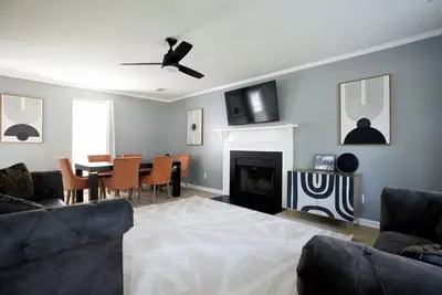 Image de Beautiful home 2 Miles from Harbison Blvd- 5 mins from Lake Murray! Pet-Friendly
