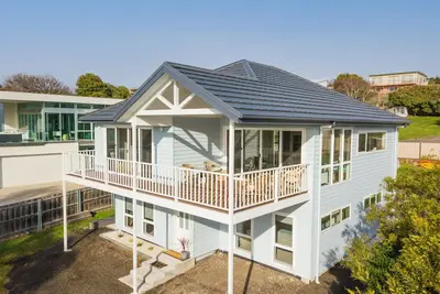 Image de Indulge yourself in the luxury of this newly built coastal holiday home. . .