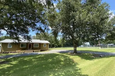 Image de Spacious house on quiet, dead-end street in Gonzales