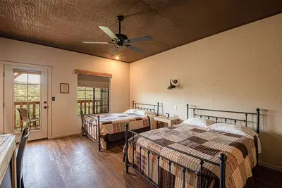 Image de *Pet Friendly*on Allen Street, Views! Free Wifi- Miners Cabin #5 (2 double beds)