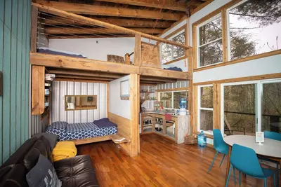 Image de Firefly Suite | 2 Bed, 0. 5 Bath