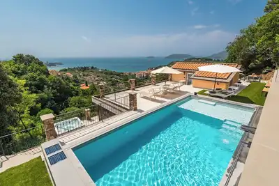 Image de Villa Passion - Luxury Villa with Pool - Jacuzzi - A/C - Wifi