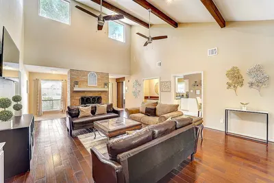 Image de 6-Bedroom Sanctuary w Pool: 30 Mins Downtown Pg