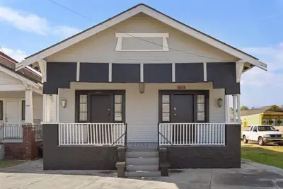 Image de 2br Steps to Music + Food | Pet Friendly