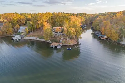 Image de Amazing Panoramic Lake Gaston Views In This Executive 6 Bedroom Home
