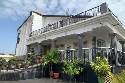 Image de Striking 4-Bed gated House in Awoshie.