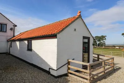 Image de Cowshed Cottage, pet friendly, with pool in Rillington