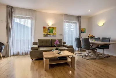 Image de Appartement \"Klementhof Nr 6\" avec vue sur les montagnes, piscine, Wi-Fi, balcon et jardin