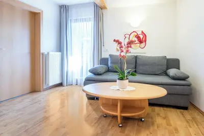 Image de Appartement \"Klementhof Nr 7\" avec vue sur les montagnes, piscine, Wi-Fi, balcon et jardin