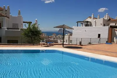 Image de Penthouse 3 chambres à Marina de la Alcaidesa : superbes vues, piscines, A/C & Wi-Fi