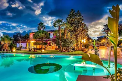 Image de Villa La Vinya Gran - vue montagnes, sauna, piscine, jacuzzi, Wi-Fi, clim, terrasse, jardin.