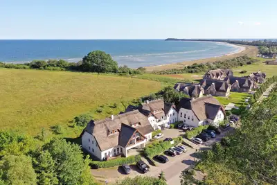 Image de Vacation apartment close to the beach with private terrace - Strandhaus Mönchgut FeWo 02