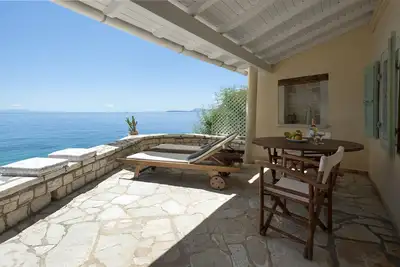 Villa privée directement sur l'eau face à la plage Kaminaki, Corfou