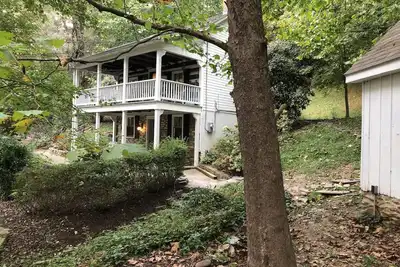 Image de Restored, Historic Mill House Near The Ncr Trail