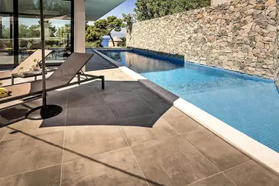 Image de Villa Lumière - villa de vacances contemporaine avec vue sur la mer pouvant accueillir jusqu'à huit personnes