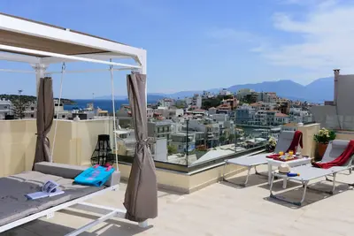 Image de Elenis  Lake View Center House