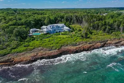 Image de Ocean front estate. 15 min to Portland.