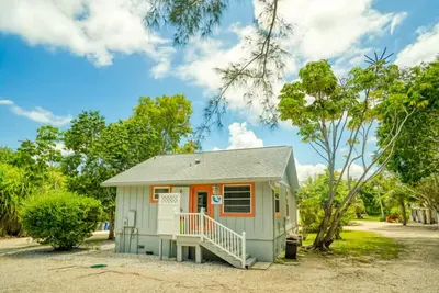 Baywatch Cabin- Boat Dock on the Channel