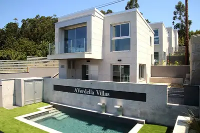 Villas con Piscina a tan Solo 10 Minutos Caminando del Centro de Sanxenxo