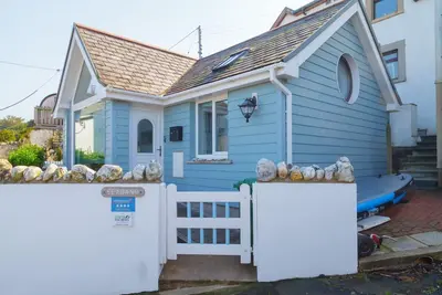 Image de A beautiful seaside cottage on the north east coast of the Isle of Man, enjoying stunning coastal vi