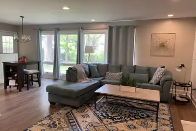 Image de 3 Br, w/garage &1br set up as home office w/printer