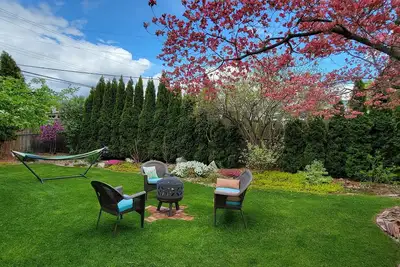 Entire Cozy Guesthouse w/ Hot Tub. In compliance with new Bc legislation. \n