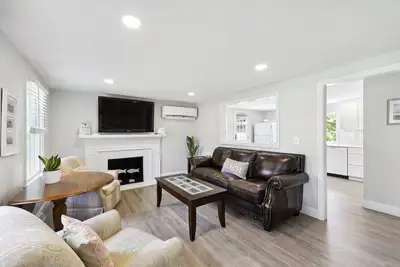 Image de Charming Cape 🌞 With Beach Pass Included, Close to Beaches and Downtown