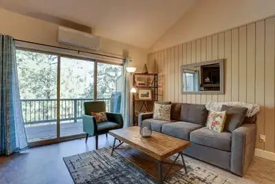 Image de Updated Mt Bachelor Villiage Condo, Pool, Hot Tub, Private Deck, Bbq, River Trails, 20 Min to Lift