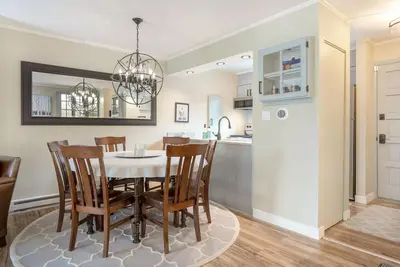 Image de Condo récemment rénové dans un excellent emplacement avec des vues fabuleuses! !