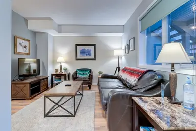 Image de The Norquay | Pet-Friendly 2 Bed + Mtn View