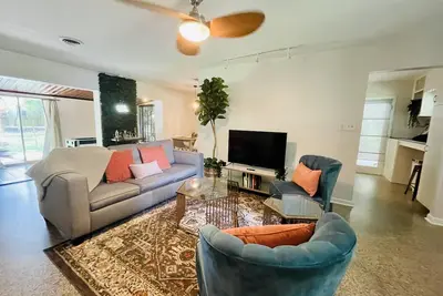 Image de Calming Space-Ideal Location-Cozy Florida Vibes