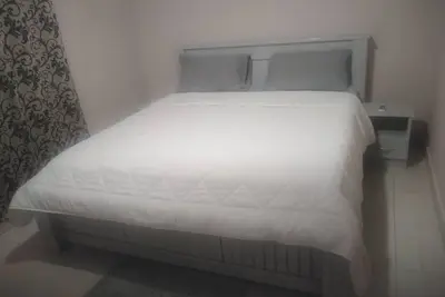 Image de Neat Bedroom Apartment with A/C, Tv shared bathroom and kitchen
