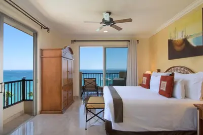 Image de Located on the pristine Medano beach