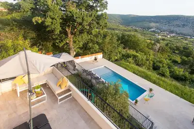 Image de Superbe maison Ă Srinjine avec cuisine