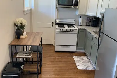 Image de A Cozy home away from home 1 Bedroom Apartment