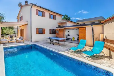 Image de Maison confortable de 4 chambres à.