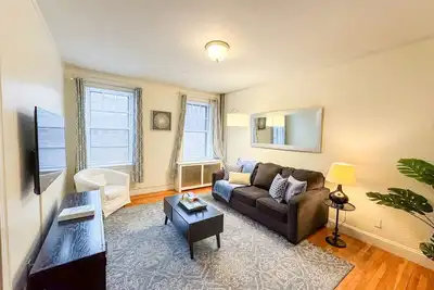 Image de Sun-filled Unit, Elevator, Pool, Boston College