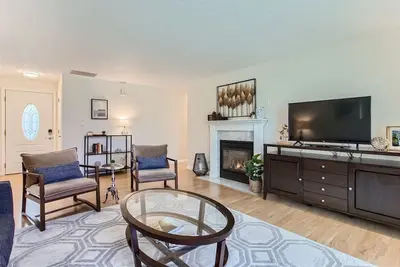 Image de Entire home: Charming Home with Beautiful Yard