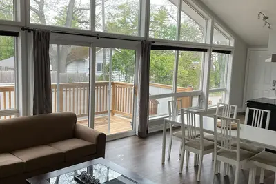 Image de Family Cottage with 3br/1b-Steps to Wasaga Beach!