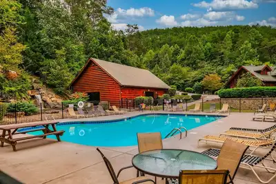 Image de Luxury Private Indoor Pool, 4King beds Games, Shuffle Board 7min to Pf