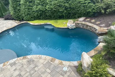 Image de Spacious Luxury home with heated pool/spa