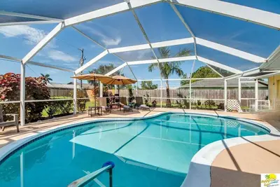 Image de A spacious 3-bedroom retreat in sunny Cape Coral.