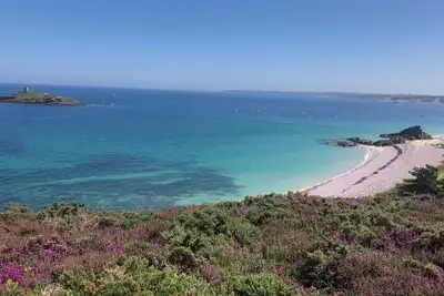 Image de Petit chalet familial avec vue sur mer à 2 pas de la plage