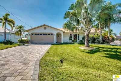 Image de A spacious 3-bedroom retreat in sunny Cape Coral.