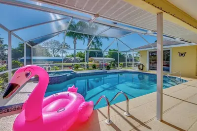 Image de A spacious 3-bedroom retreat in sunny Cape Coral.