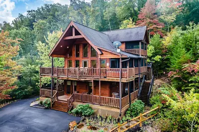 Image de Mountain Views! Luxury 5-Star Cabin! Hot Tub & Private Hiking into Gsmnp